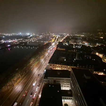 Sous Les Etoiles - Dans Le Plus Haut Gratte-Ciel Avec Garage Prive Rouen Exterior photo