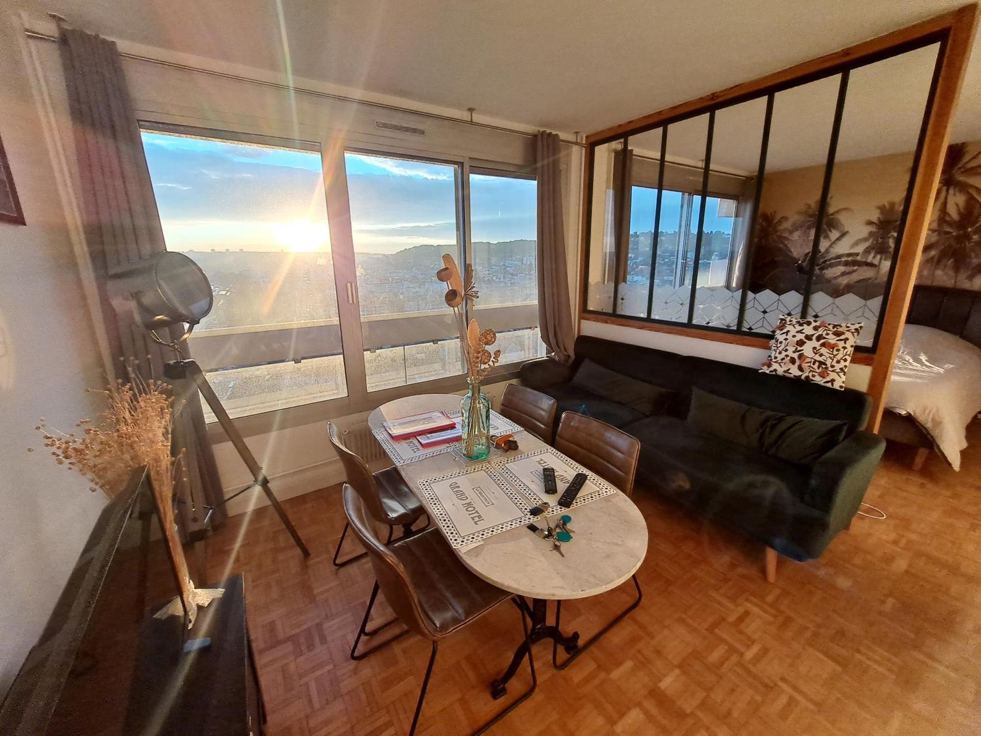 Apartment Sous Les Etoiles - Dans Gratte-ciel Avec Garage Prive