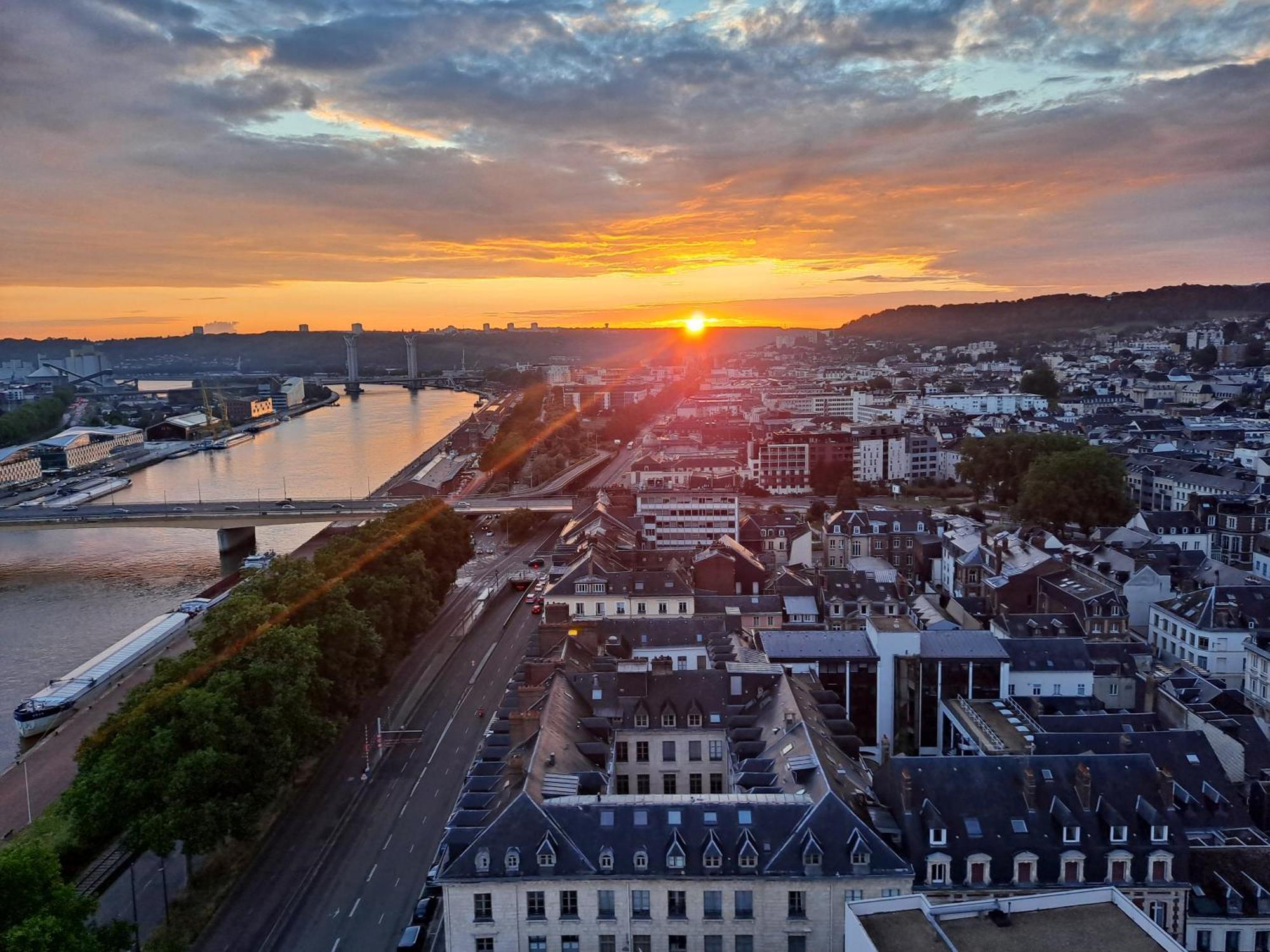 Sous Les Etoiles - Dans Gratte-ciel Avec Garage Prive Apartment *