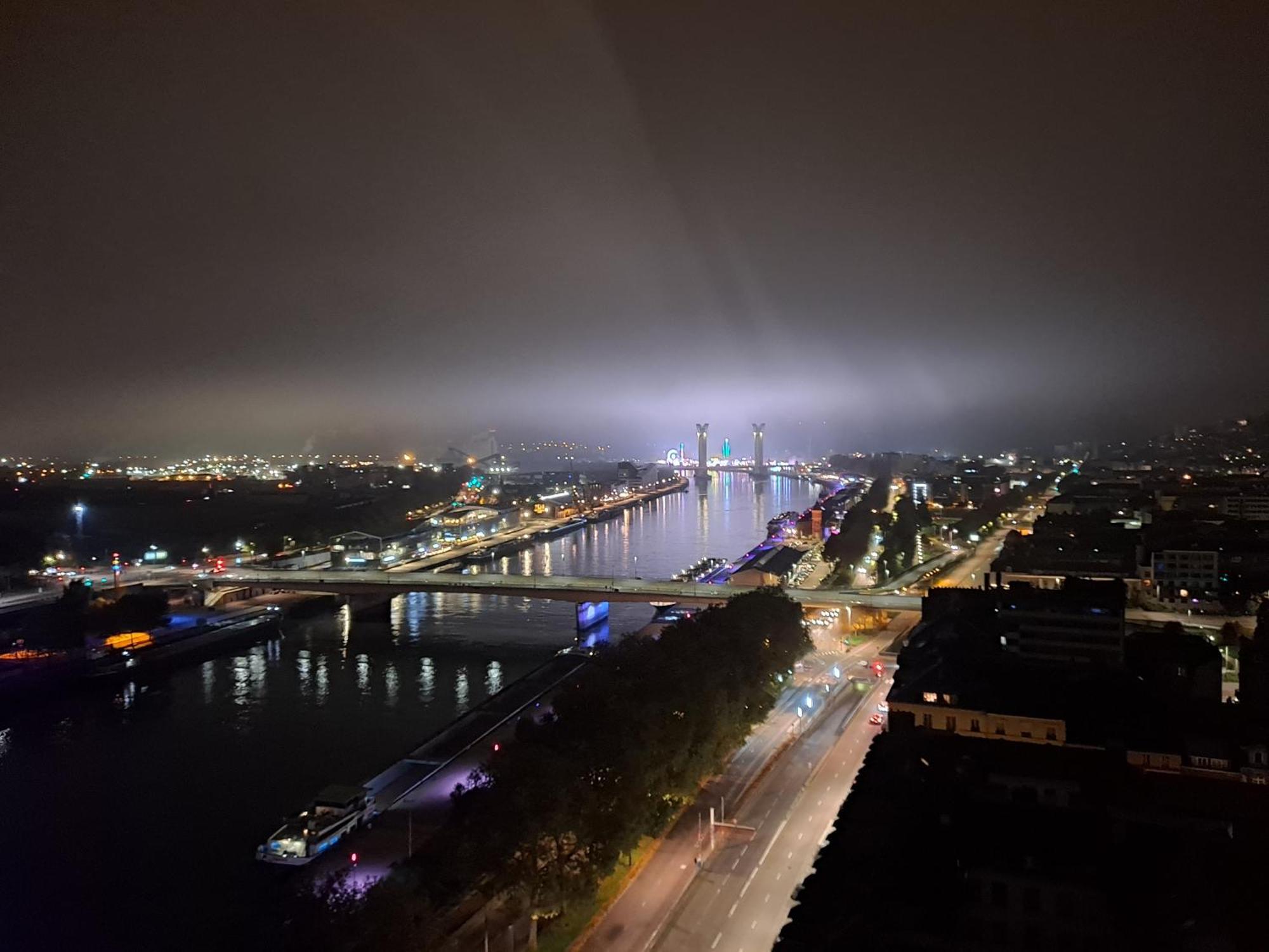 Apartment Sous Les Etoiles - Dans Gratte-ciel Avec Garage Prive
